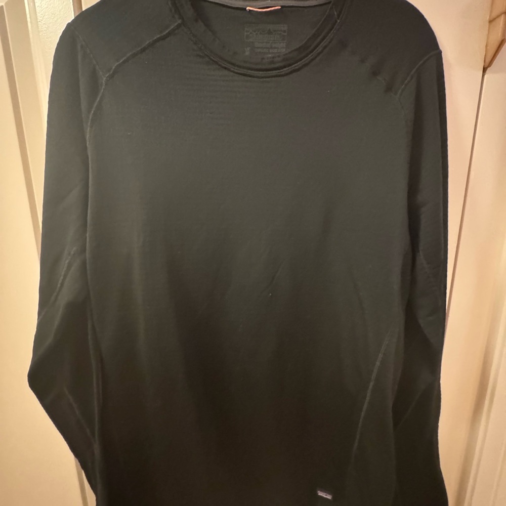 Patagonia Men’s Midweight Capilene base layer - black Size medium